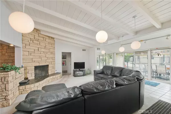 Woodland Hills, CA 91364,19732 Henshaw