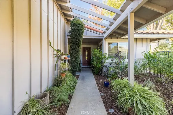 Westlake Village, CA 91361,2819 Lakeridge LN