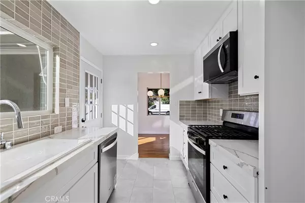 Panorama City, CA 91402,8755 Colbath AVE