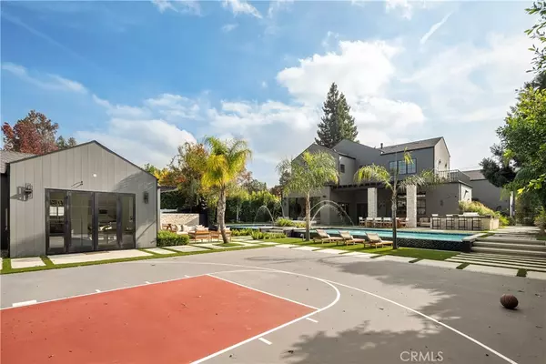 Woodland Hills, CA 91364,20511 Wells DR