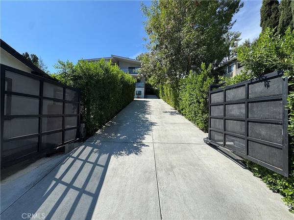 Woodland Hills, CA 91364,22268 Avenue San Luis