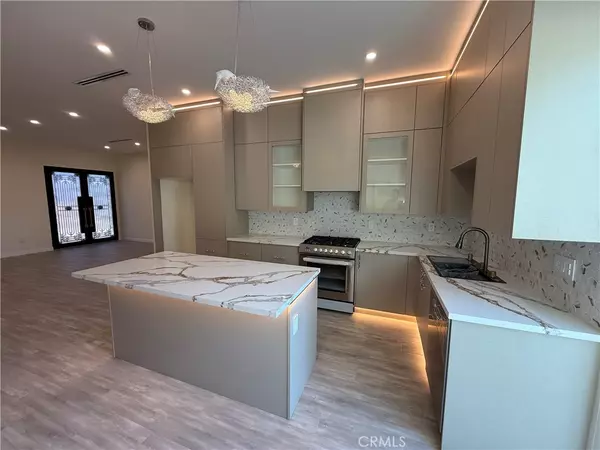 North Hollywood, CA 91605,8149 Saint Clair AVE