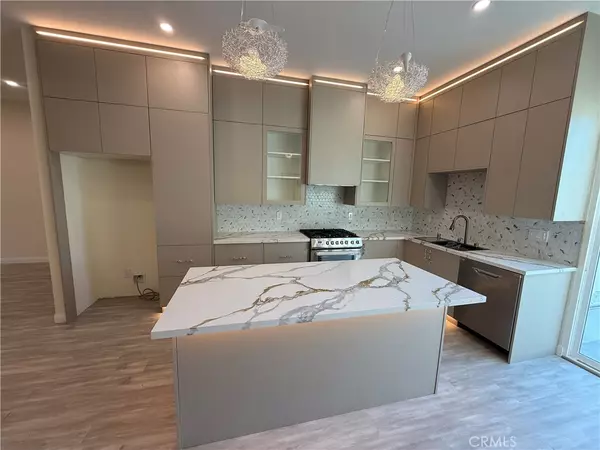 North Hollywood, CA 91605,8149 Saint Clair AVE