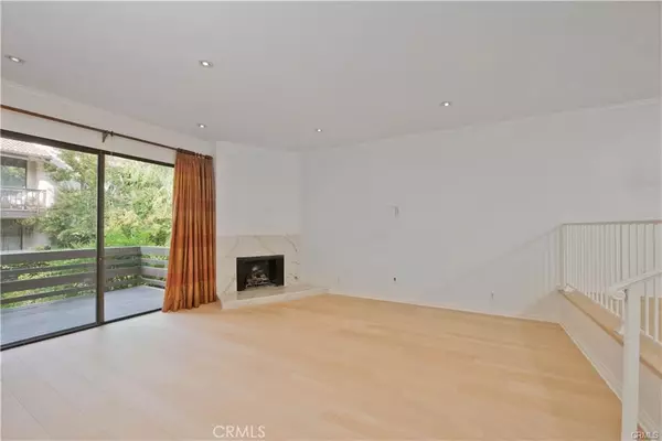 Woodland Hills, CA 91367,5711 Owensmouth AVE #117