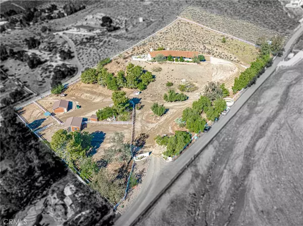 Agua Dulce, CA 91390,9435 Hierba