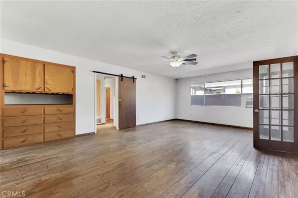 North Hollywood, CA 91605,7428 Irvine AVE