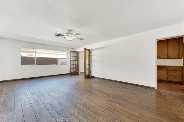 North Hollywood, CA 91605,7428 Irvine AVE