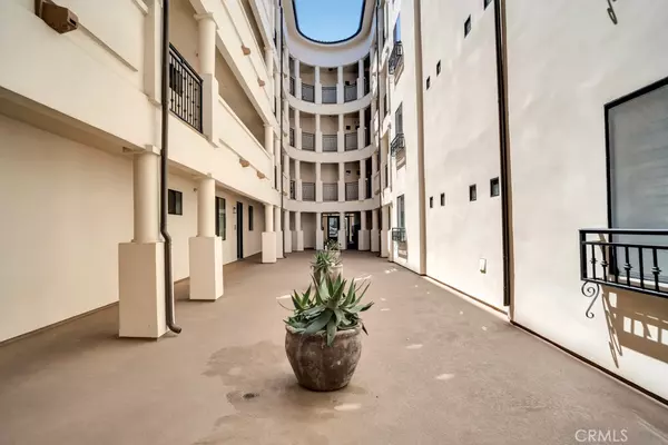 Sherman Oaks, CA 91403,4724 Kester #410