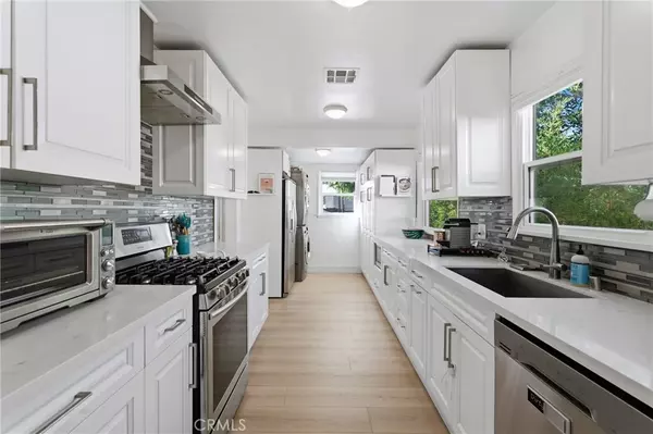 Tarzana, CA 91356,5244 Vanalden