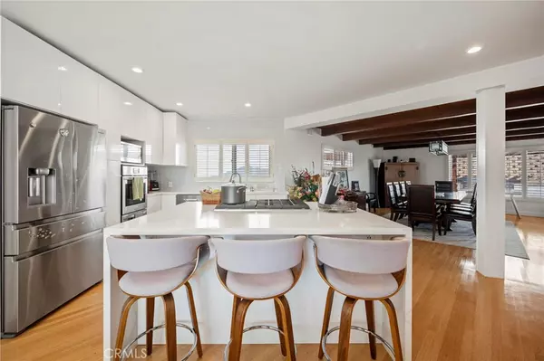 Los Angeles, CA 90056,5212 Reynier AVE