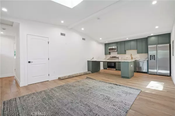 Chatsworth, CA 91311,10028 Shoup