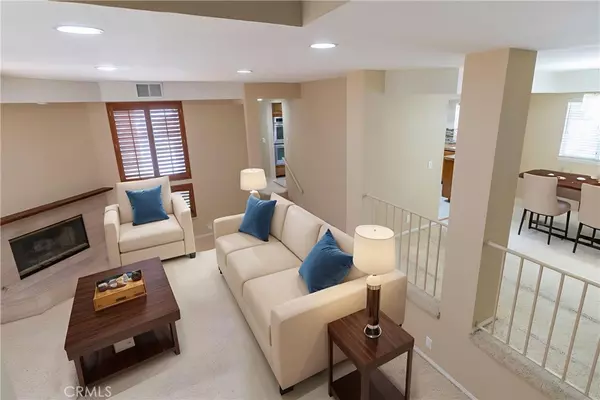 Woodland Hills, CA 91364,23169 Mulholland #3