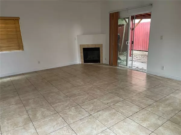 North Hills, CA 91343,8425 Burnet AVE #4