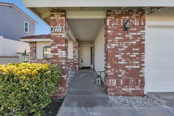 Corona, CA 92882,1440 fox run