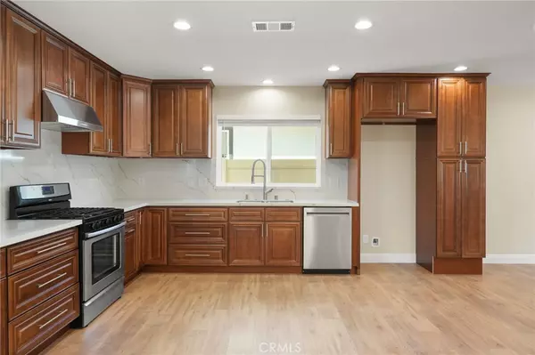 Granada Hills, CA 91344,17121 Kingsbury ST