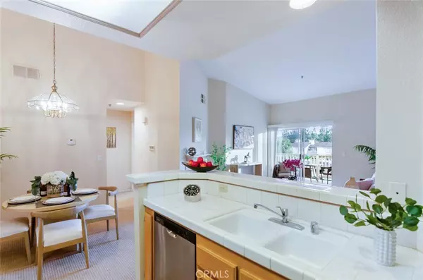 Oak Park, CA 91377,5805 Oak Bend #302