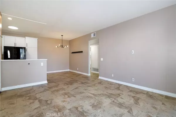 Saugus, CA 91350,27614 Susan Beth Way #F