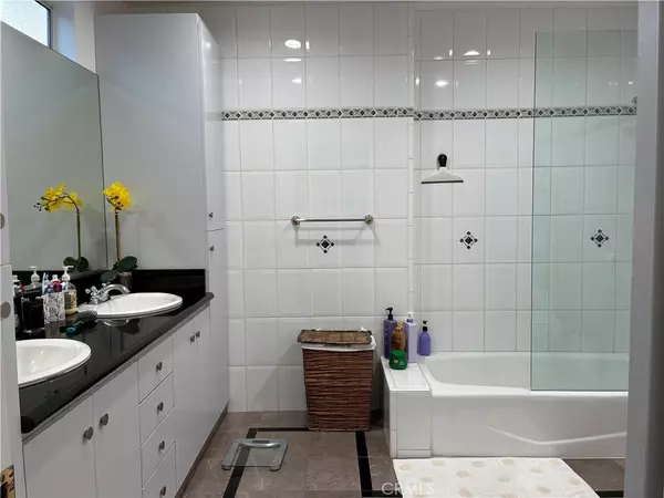 Tarzana, CA 91335,19046 Friar St