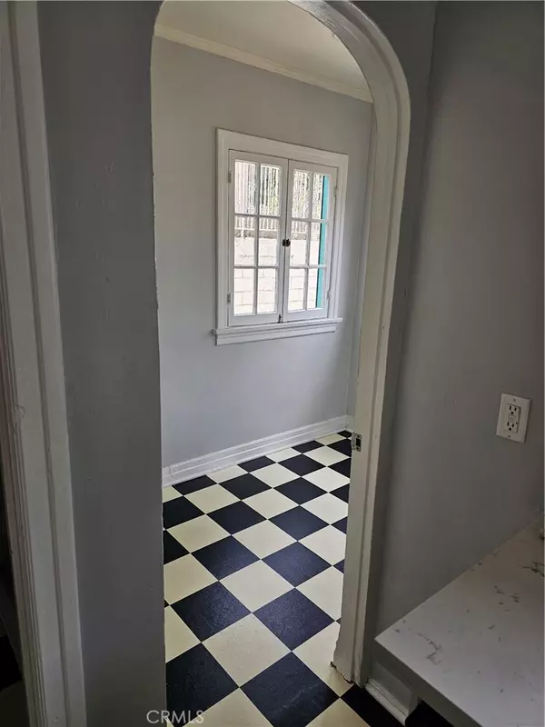 Glendale, CA 91204,615 S Columbus AVE