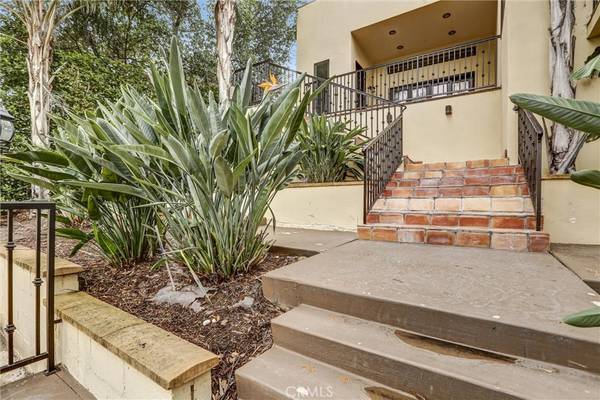 Woodland Hills, CA 91364,22202 Avenue San Luis