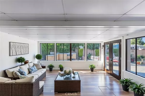 Van Nuys, CA 91406,6563 Bianca