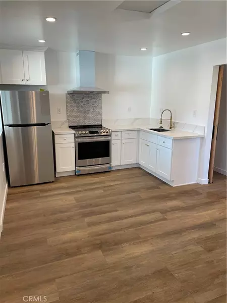 24306 Victory #1/2, Woodland Hills, CA 91367