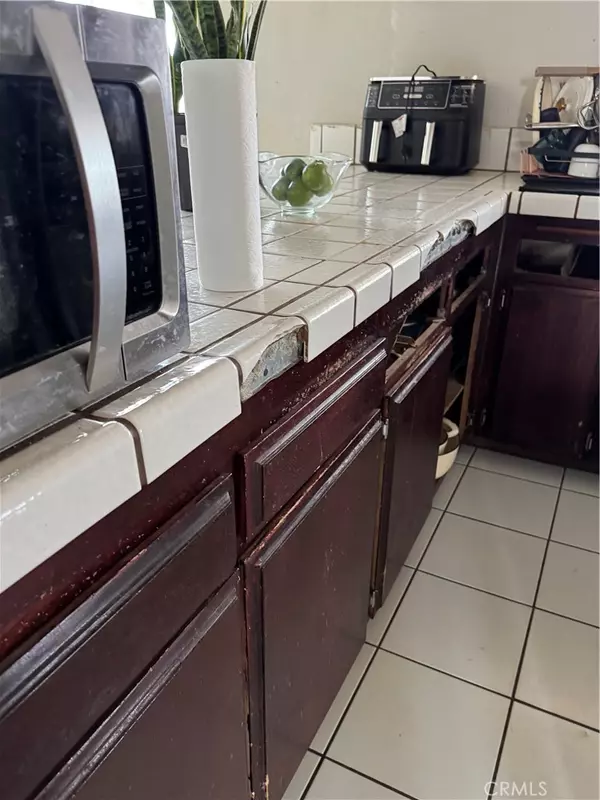 Lancaster, CA 93535,823 E Avenue J9