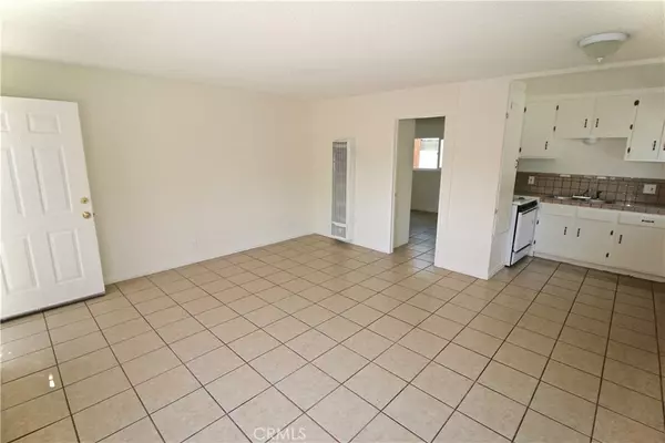 14059 Foothill #7, Sylmar, CA 91342