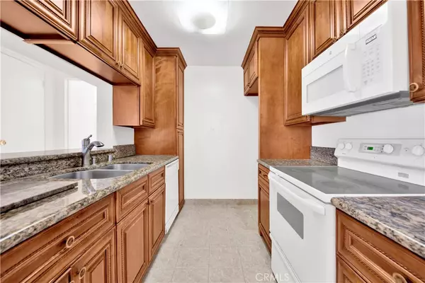 Encino, CA 91316,5460 White Oak Ave #A318