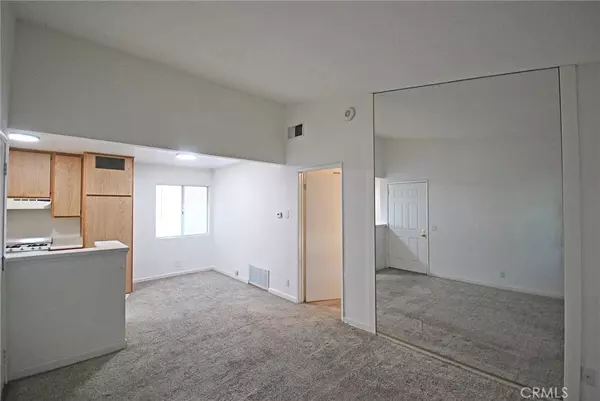 Chatsworth, CA 91311,10229 De Soto