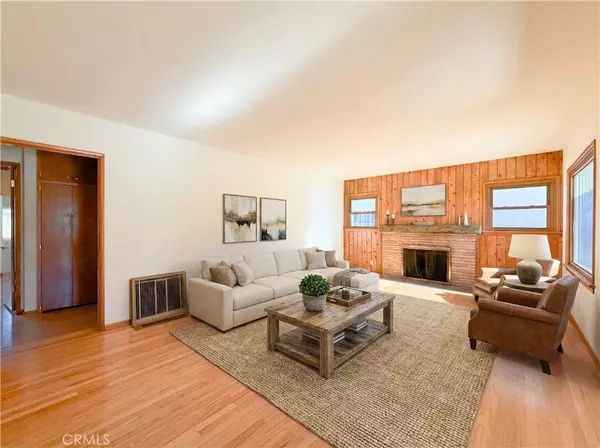 Woodland Hills, CA 91364,22137 Ybarra