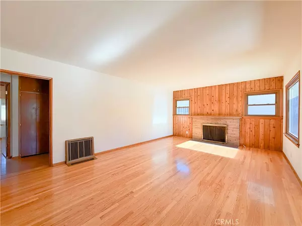 Woodland Hills, CA 91364,22137 Ybarra