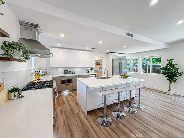 Woodland Hills, CA 91364,4627 Willens