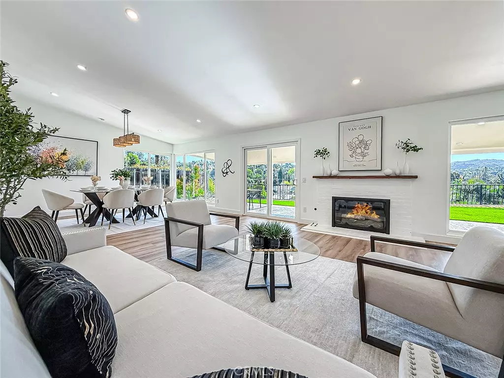 Woodland Hills, CA 91364,4627 Willens