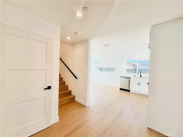 Reseda, CA 91335,6860 Aura AVE