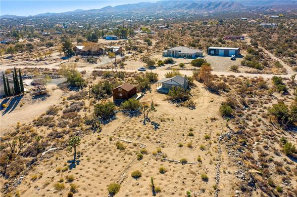 Phelan, CA 92372,438 Smoke Tree RD