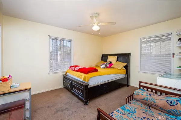 Compton, CA 90221,800 N Poinsettia AVE