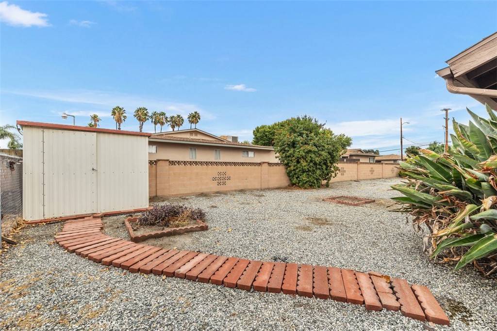Hemet, CA 92543,950 Willow DR