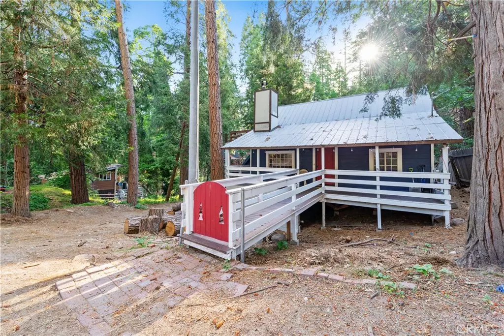 Crestline, CA 92325,692 Electra DR