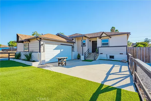 28850 Avenida De Las Flores, Canyon Lake, CA 92587