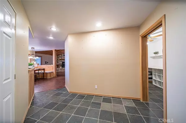 Running Springs, CA 92382,31722 Luring Pines CIR