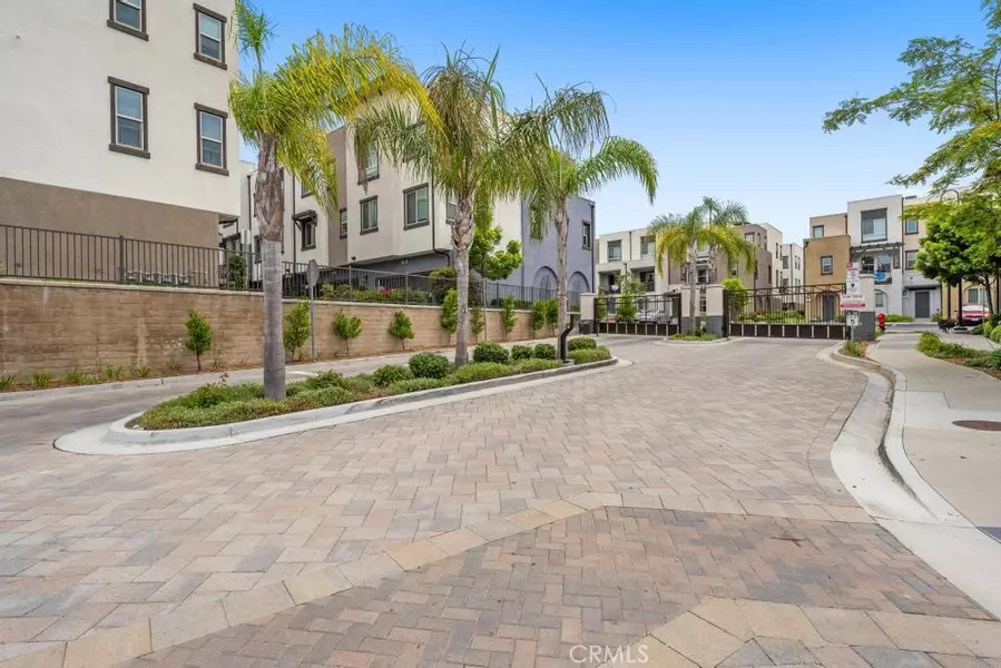 2349 Solara LN, Vista, CA 92081
