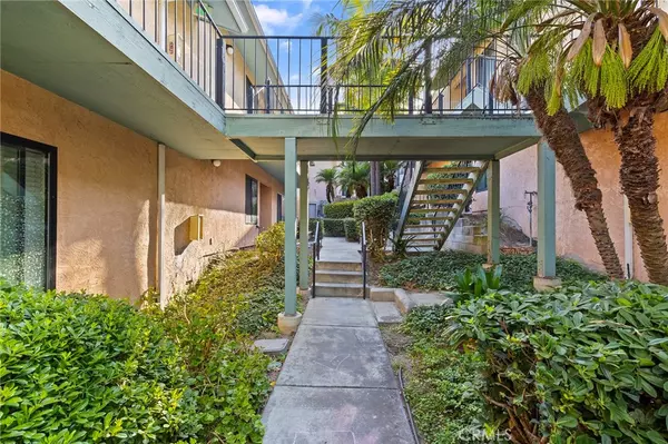 Oceanside, CA 92054,552 Canyon DR #4