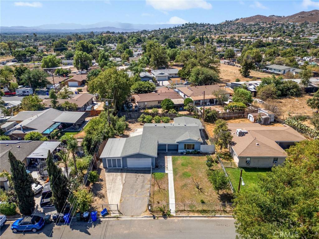 5992 Doris DR, Jurupa Valley, CA 92509