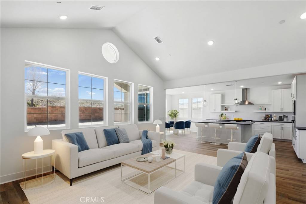 Palmdale, CA 93551,1872 Vincent DR