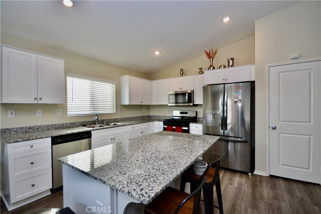 1375 Caprice CT, Hemet, CA 92543