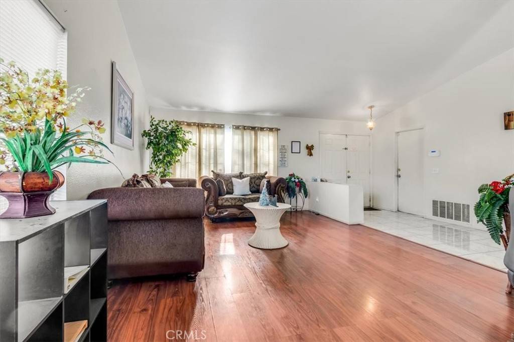 Adelanto, CA 92301,11262 Villa ST