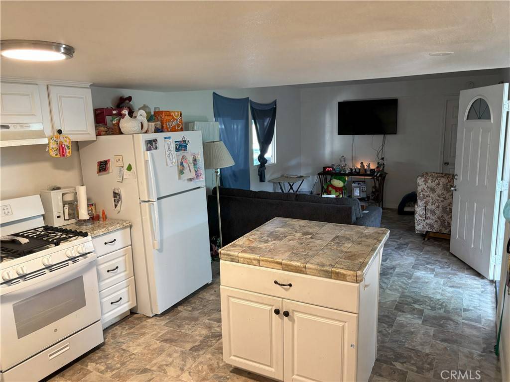 Hemet, CA 92543,260 N Lyon #95