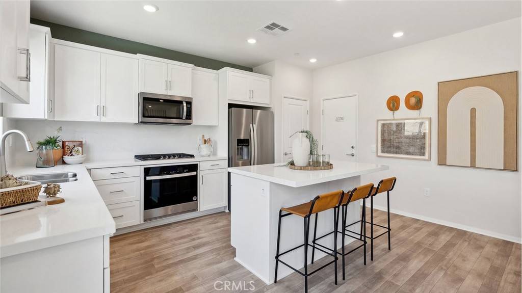 Corona, CA 92883,26269 Moorpark CT