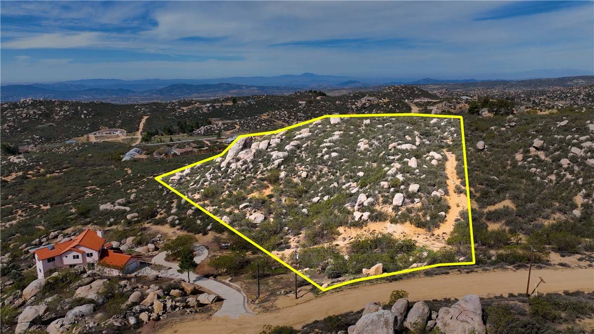1027 Canyonside CT, Aguanga, CA 92536